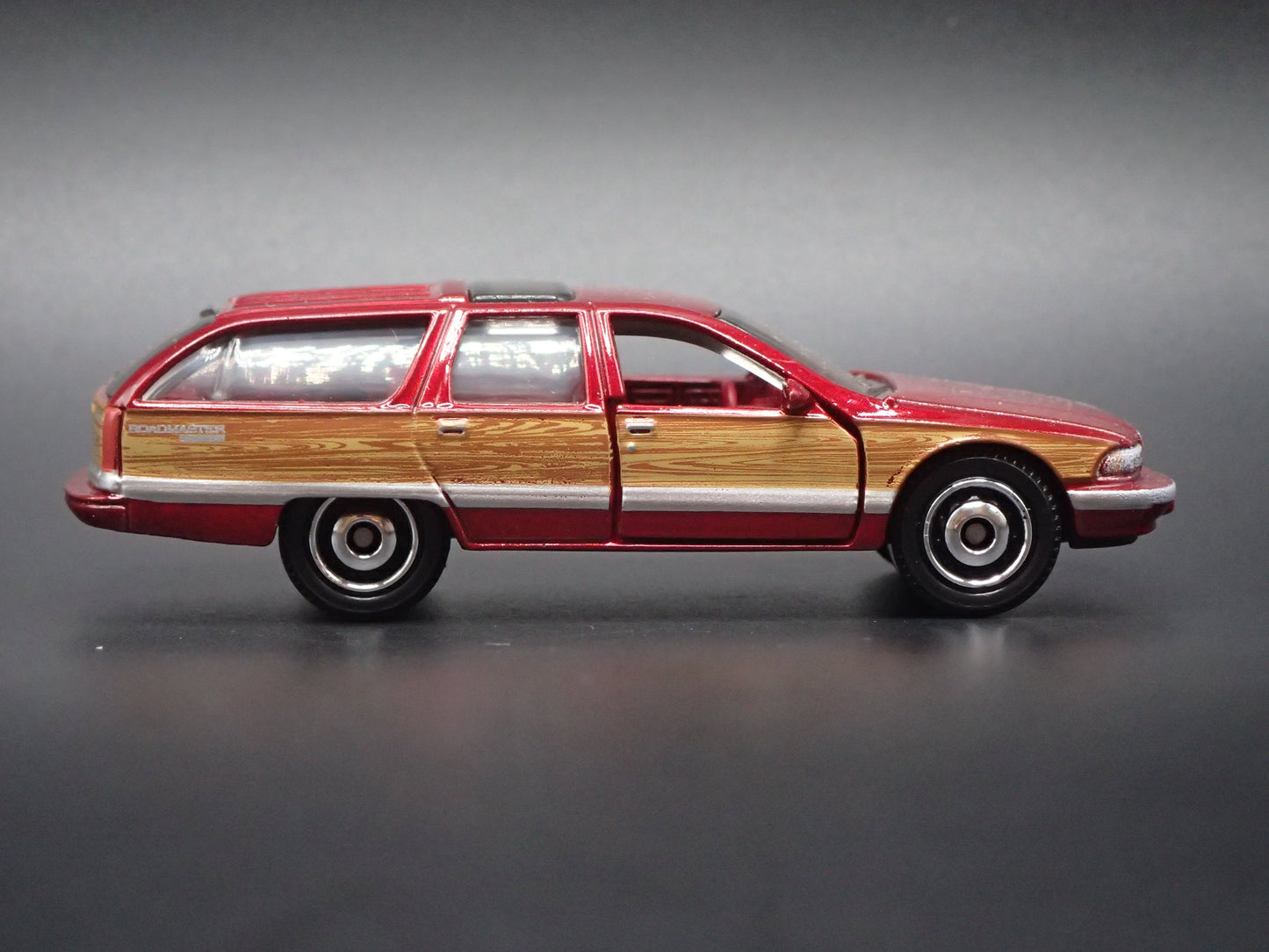 1991-1996 BUICK ROADMASTER ESTATE WAGON 1:64 SCALE DIORAMA DIECAST MODEL CAR