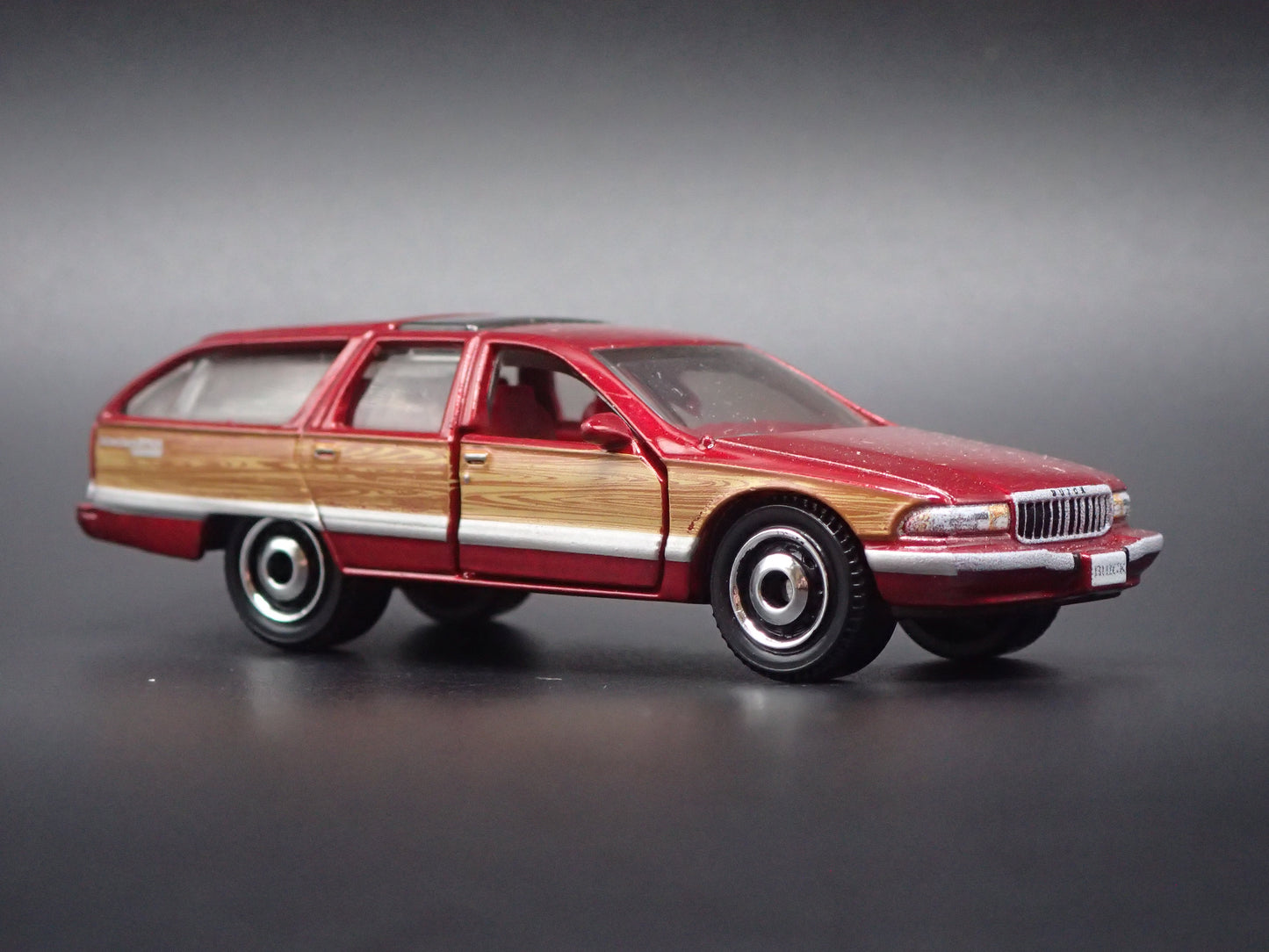 1991-1996 BUICK ROADMASTER ESTATE WAGON 1:64 SCALE DIORAMA DIECAST MODEL CAR