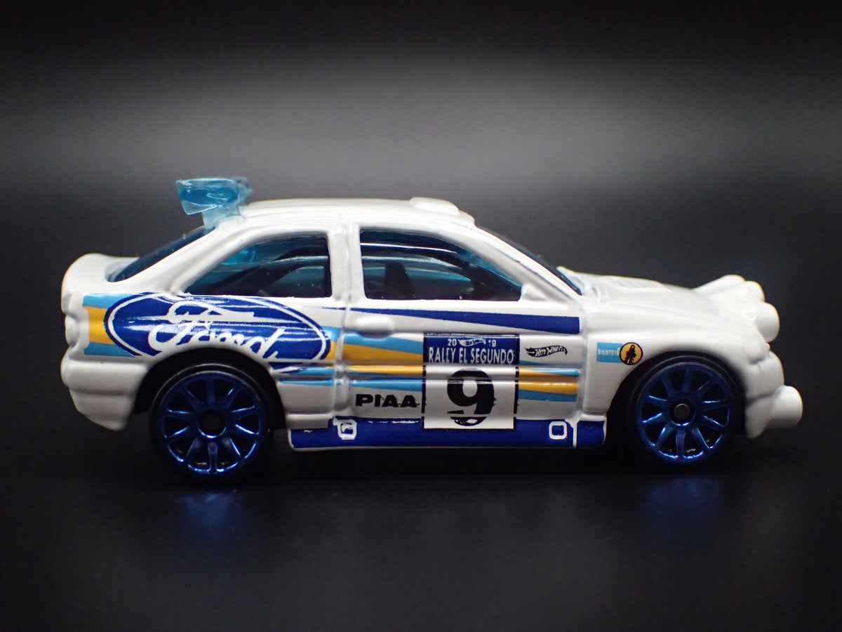 FORD ESCORT RALLY RACING WHITE 1:64 SCALE COLLECTIBLE DIECAST MODEL CAR