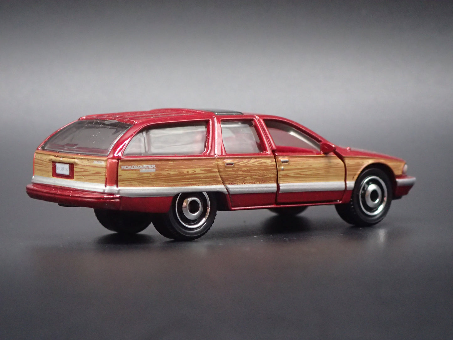 1991-1996 BUICK ROADMASTER ESTATE WAGON 1:64 SCALE DIORAMA DIECAST MODEL CAR