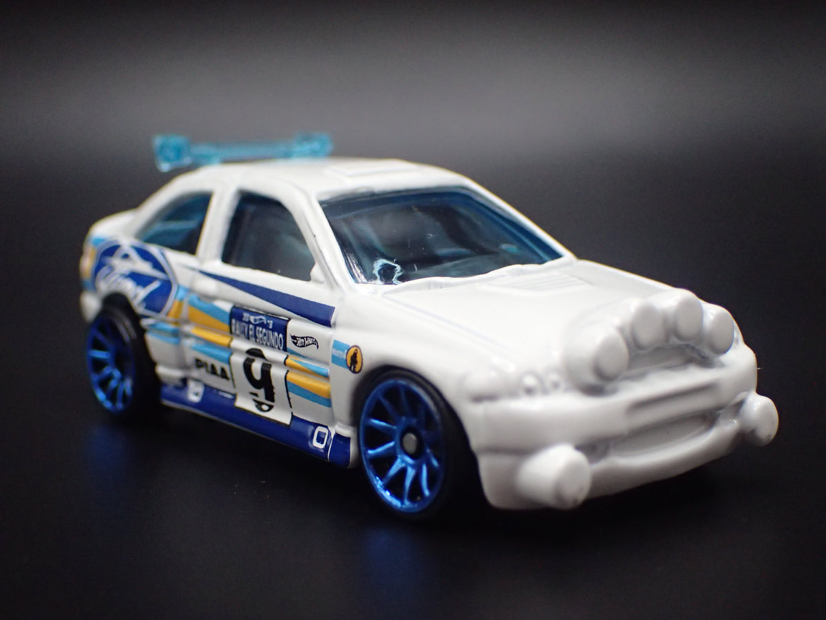 FORD ESCORT RALLY RACING WHITE 1:64 SCALE COLLECTIBLE DIECAST MODEL CAR