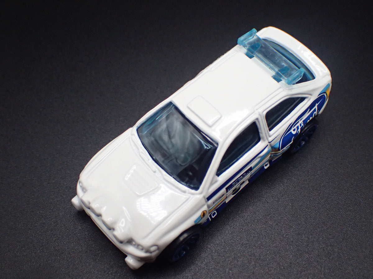 FORD ESCORT RALLY RACING WHITE 1:64 SCALE COLLECTIBLE DIECAST MODEL CAR