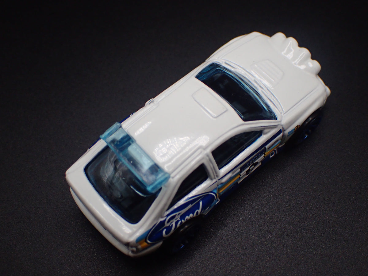 FORD ESCORT RALLY RACING WHITE 1:64 SCALE COLLECTIBLE DIECAST MODEL CAR