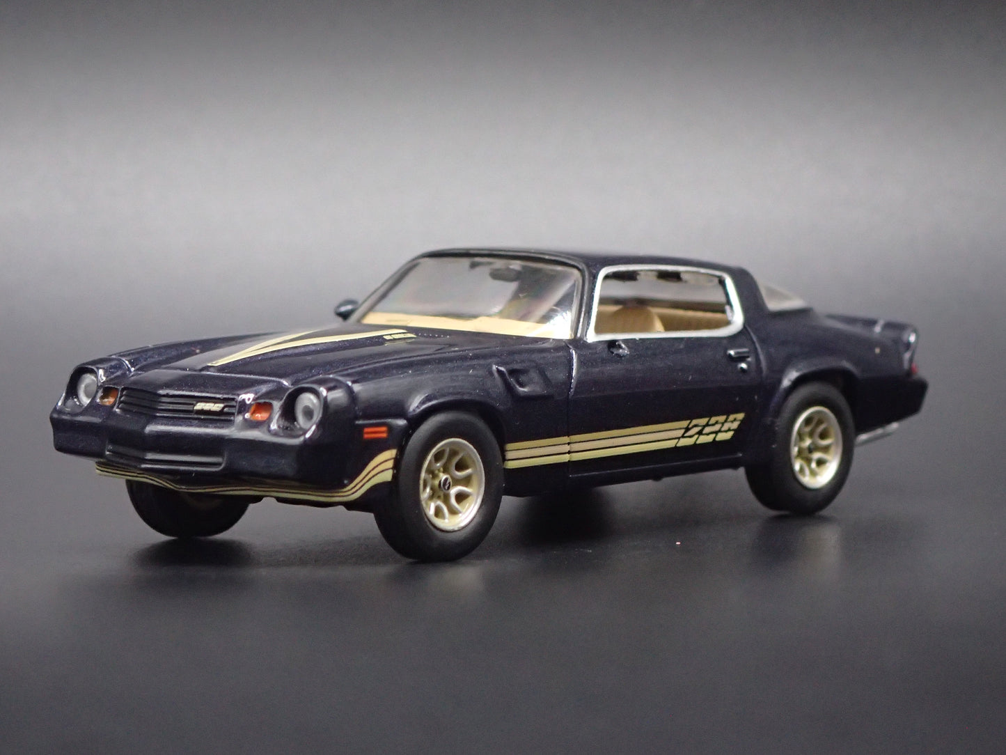 1981 81 CHEVY CHEVROLET CAMARO Z28 BLUE 1:64 SCALE DIORAMA DIECAST MODEL CAR