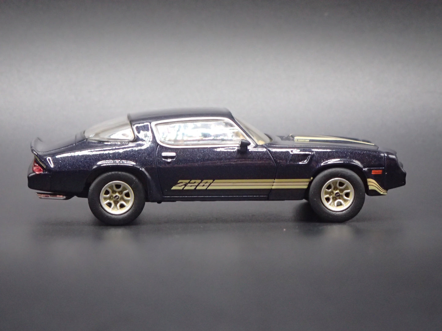 1981 81 CHEVY CHEVROLET CAMARO Z28 BLUE 1:64 SCALE DIORAMA DIECAST MODEL CAR