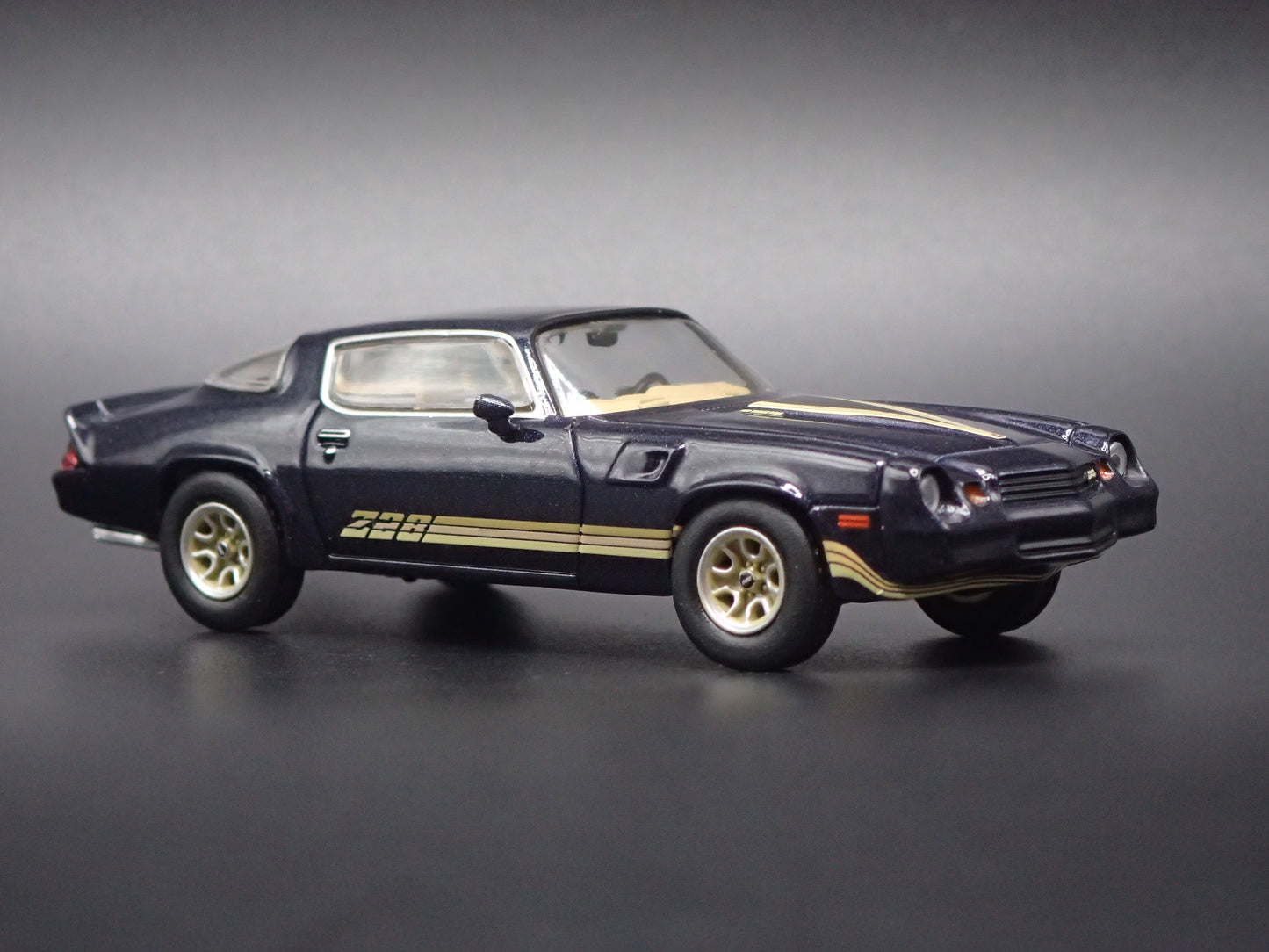 1981 81 CHEVY CHEVROLET CAMARO Z28 BLUE 1:64 SCALE DIORAMA DIECAST MODEL CAR