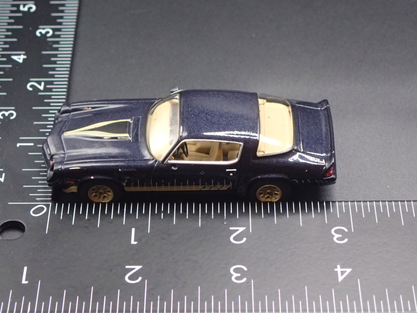 1981 81 CHEVY CHEVROLET CAMARO Z28 BLUE 1:64 SCALE DIORAMA DIECAST MODEL CAR