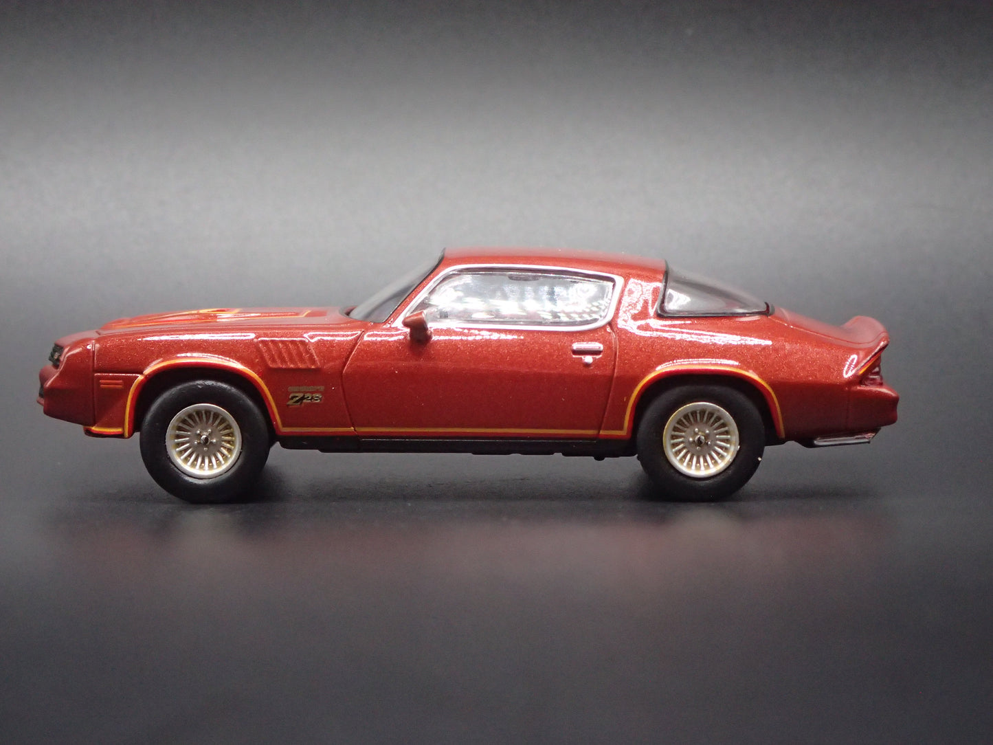 1978 78 CHEVY CHEVROLET CAMARO Z28 CARMINE 1:64 SCALE DIORAMA DIECAST MODEL CAR