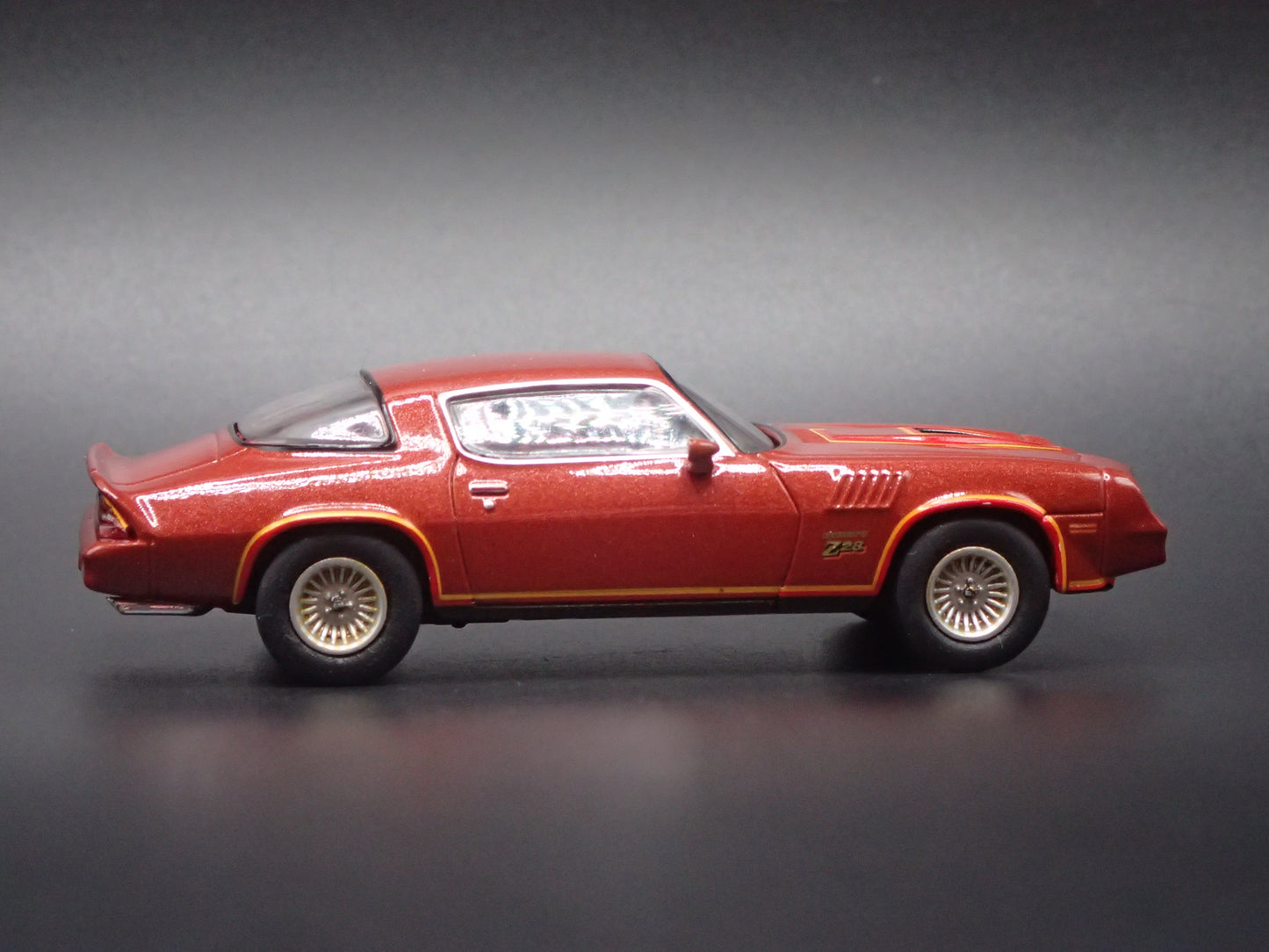 1978 78 CHEVY CHEVROLET CAMARO Z28 CARMINE 1:64 SCALE DIORAMA DIECAST MODEL CAR