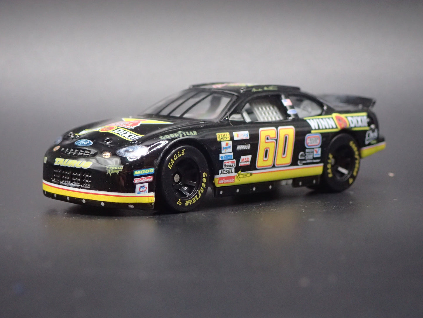 1999 99 FORD TAURUS 60 MARK MARTIN NASCAR 1/64 SCALE DIECAST MODEL CAR