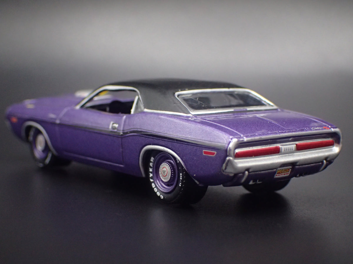 1970 70 DODGE CHALLENGER RT 1:64 SCALE COLLECTIBLE DIORAMA DIECAST MODEL CAR