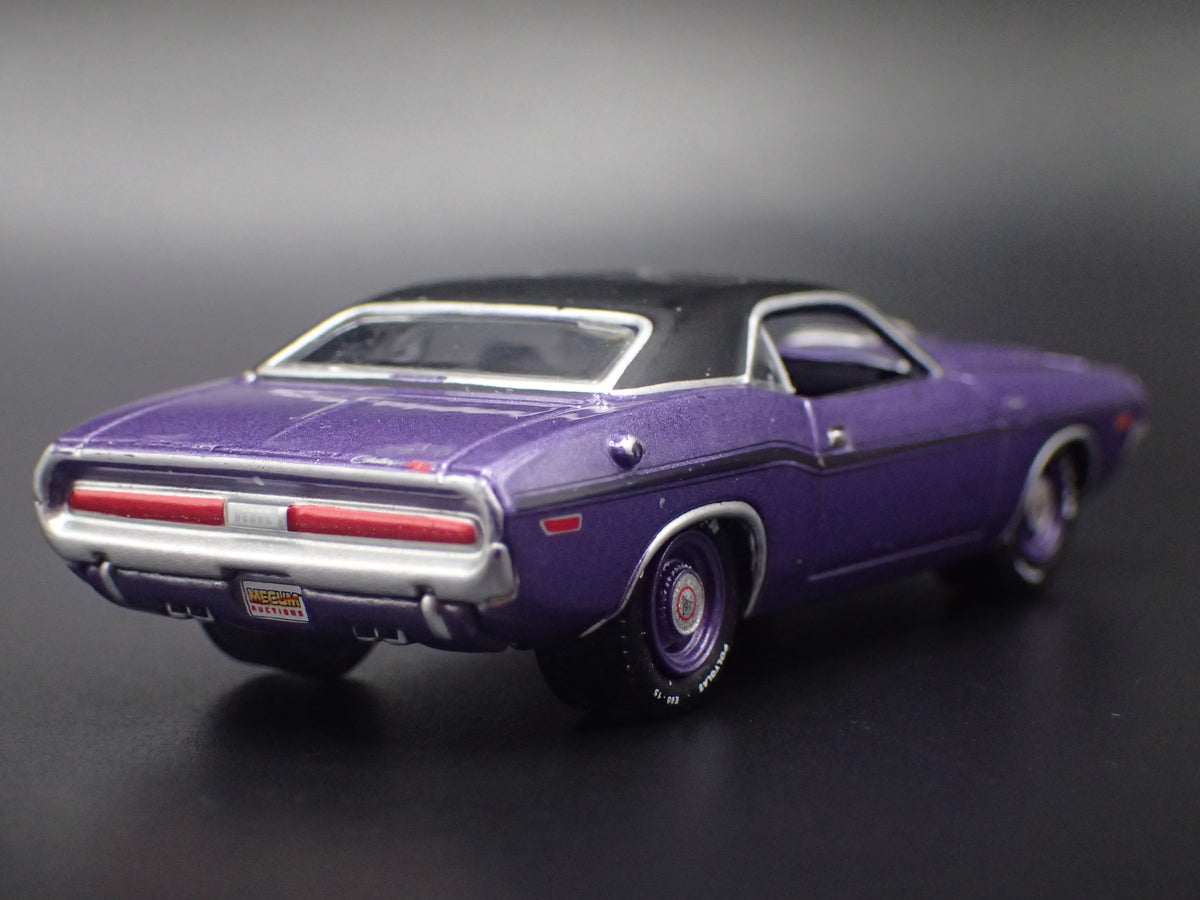 1970 70 DODGE CHALLENGER RT 1:64 SCALE COLLECTIBLE DIORAMA DIECAST MODEL CAR