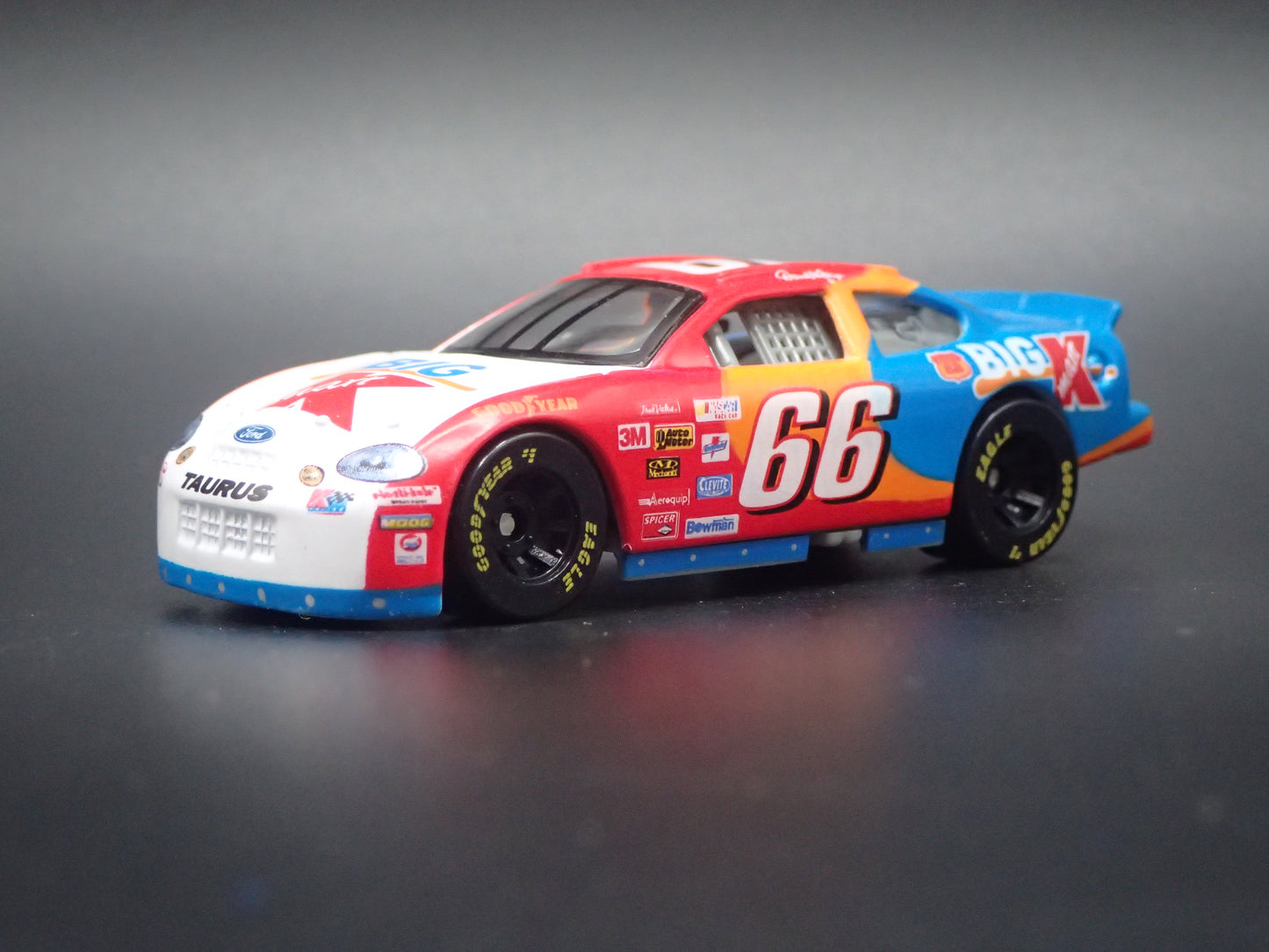 1999 99 FORD TAURUS 66 DARRELL WALTRIP NASCAR 1/64 SCALE DIECAST MODEL CAR