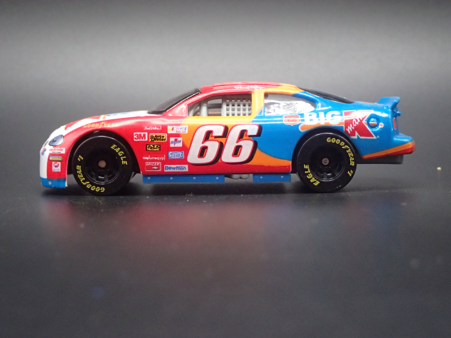 1999 99 FORD TAURUS 66 DARRELL WALTRIP NASCAR 1/64 SCALE DIECAST MODEL CAR