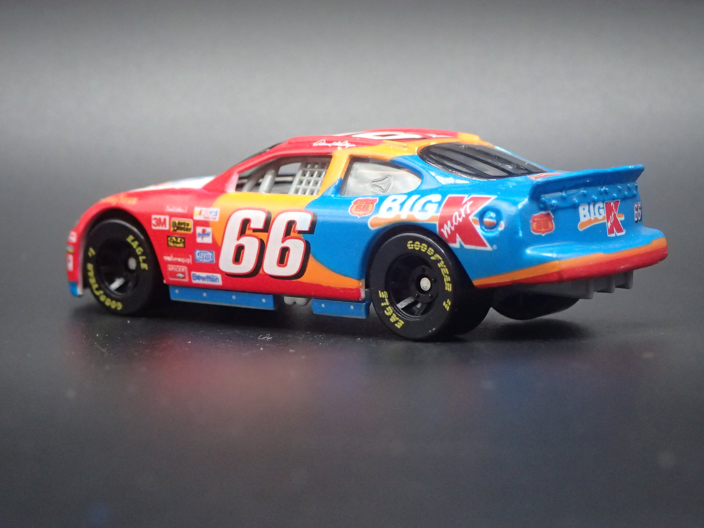 1999 99 FORD TAURUS 66 DARRELL WALTRIP NASCAR 1/64 SCALE DIECAST MODEL CAR