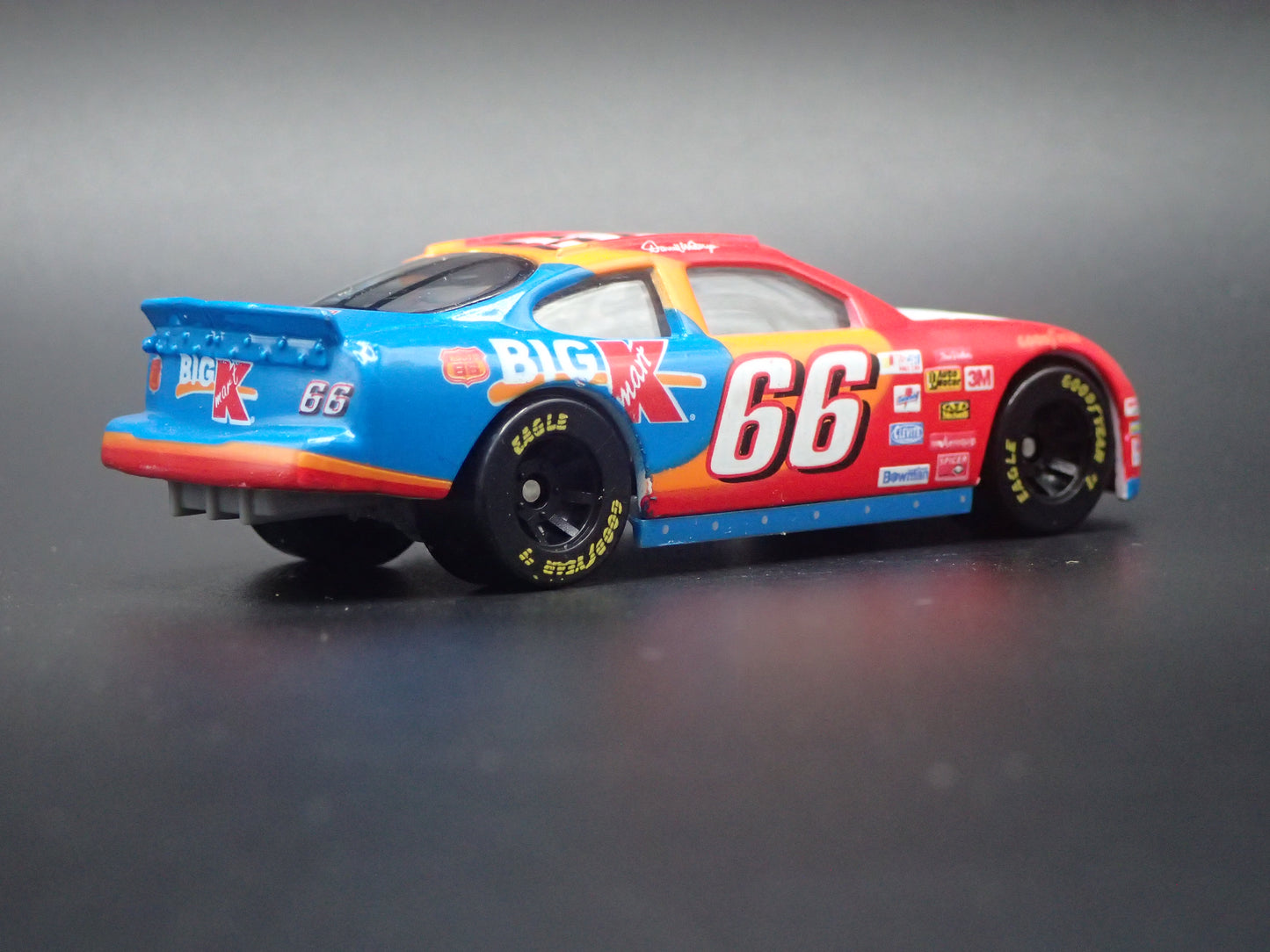 1999 99 FORD TAURUS 66 DARRELL WALTRIP NASCAR 1/64 SCALE DIECAST MODEL CAR