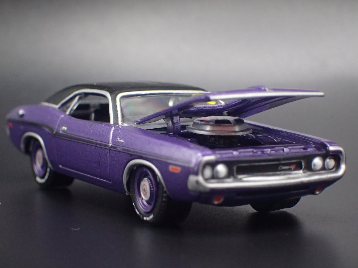 1970 70 DODGE CHALLENGER RT 1:64 SCALE COLLECTIBLE DIORAMA DIECAST MODEL CAR