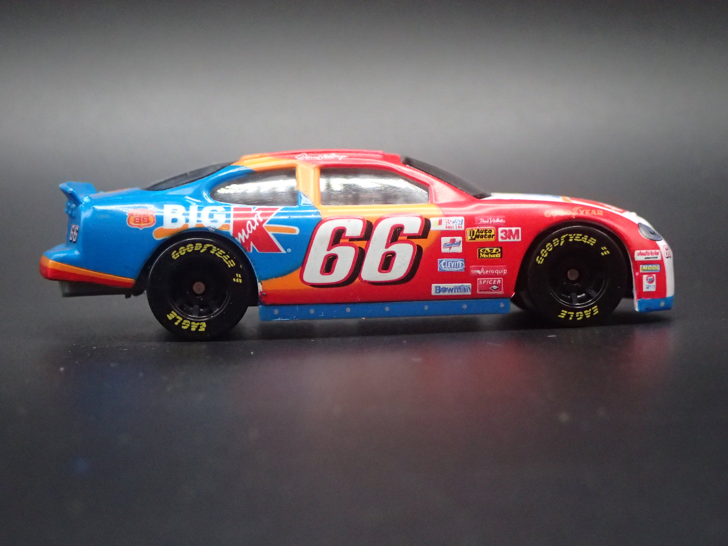 1999 99 FORD TAURUS 66 DARRELL WALTRIP NASCAR 1/64 SCALE DIECAST MODEL CAR