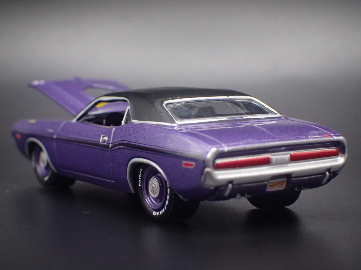 1970 70 DODGE CHALLENGER RT 1:64 SCALE COLLECTIBLE DIORAMA DIECAST MODEL CAR