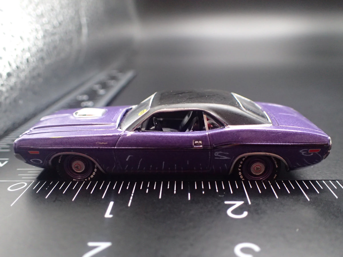 1970 70 DODGE CHALLENGER RT 1:64 SCALE COLLECTIBLE DIORAMA DIECAST MODEL CAR