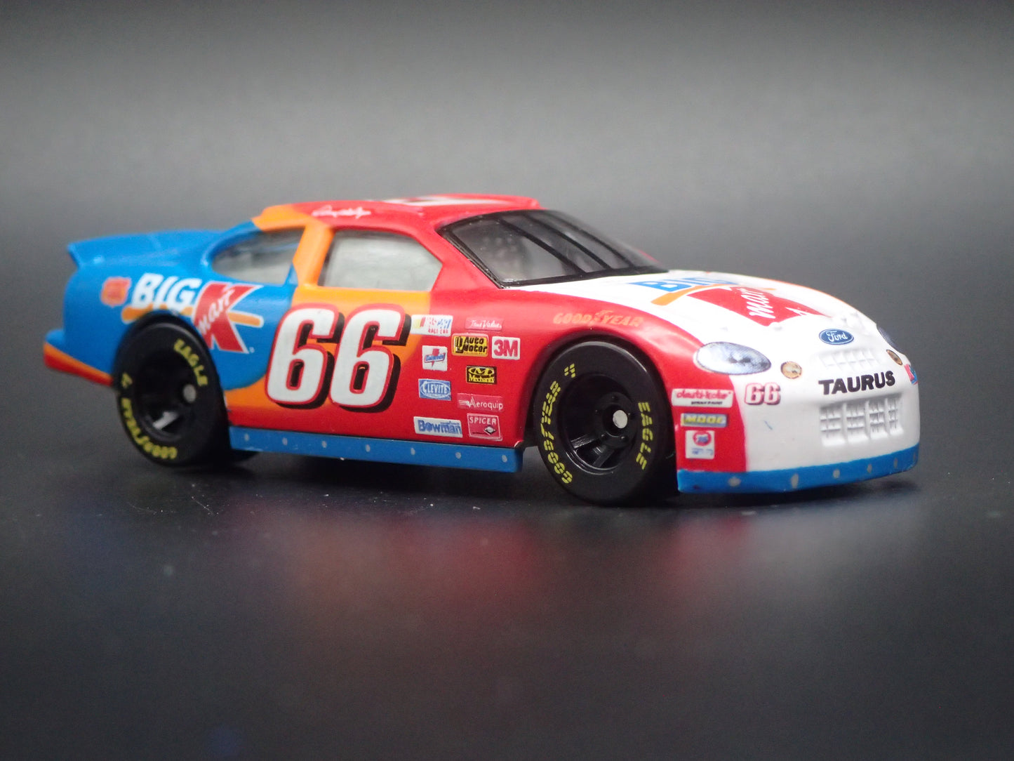 1999 99 FORD TAURUS 66 DARRELL WALTRIP NASCAR 1/64 SCALE DIECAST MODEL CAR
