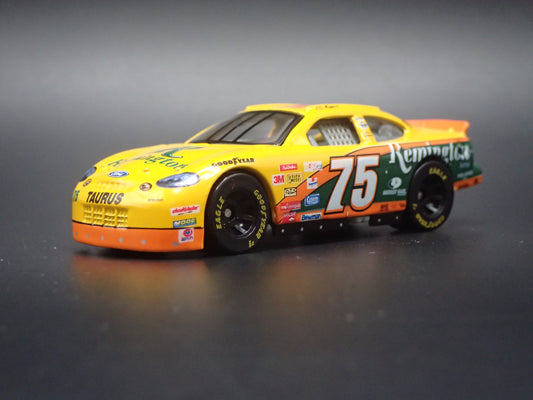 1999 99 FORD TAURUS 75 REMINGTON NASCAR 1/64 SCALE DIECAST MODEL CAR