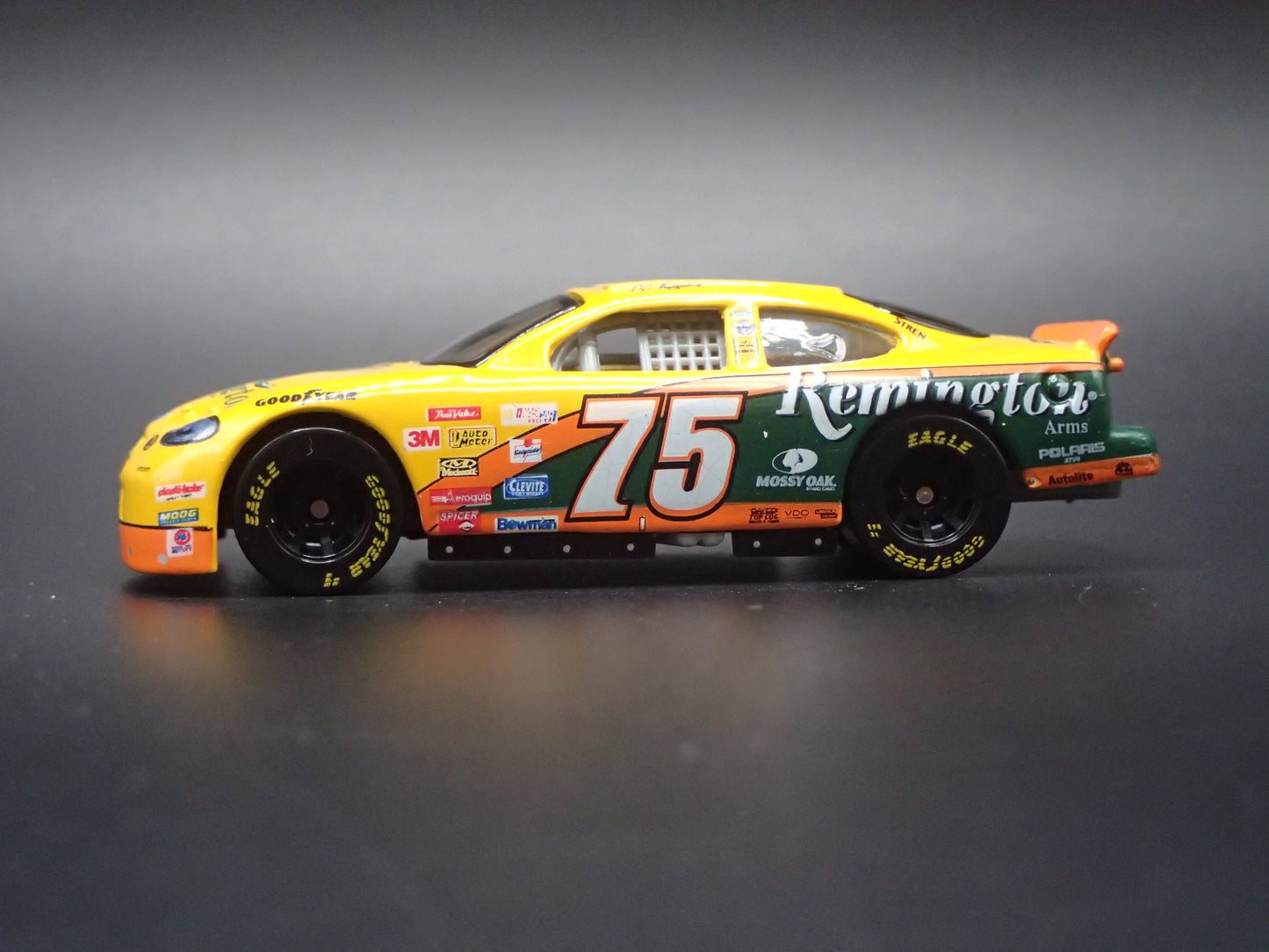 1999 99 FORD TAURUS 75 REMINGTON NASCAR 1/64 SCALE DIECAST MODEL CAR