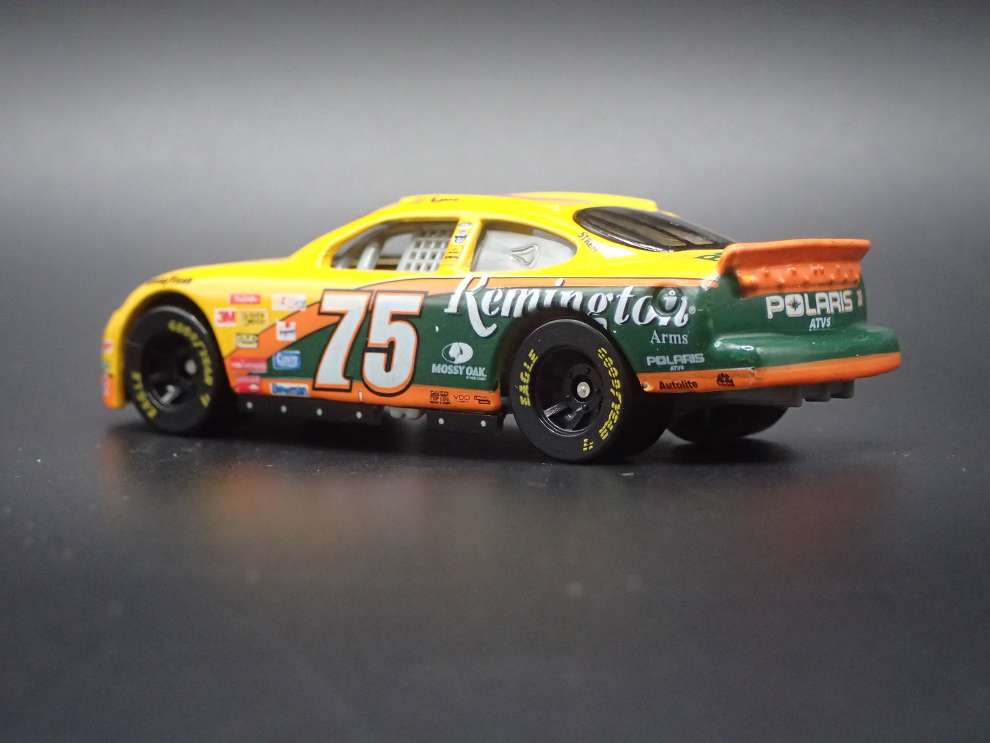 1999 99 FORD TAURUS 75 REMINGTON NASCAR 1/64 SCALE DIECAST MODEL CAR