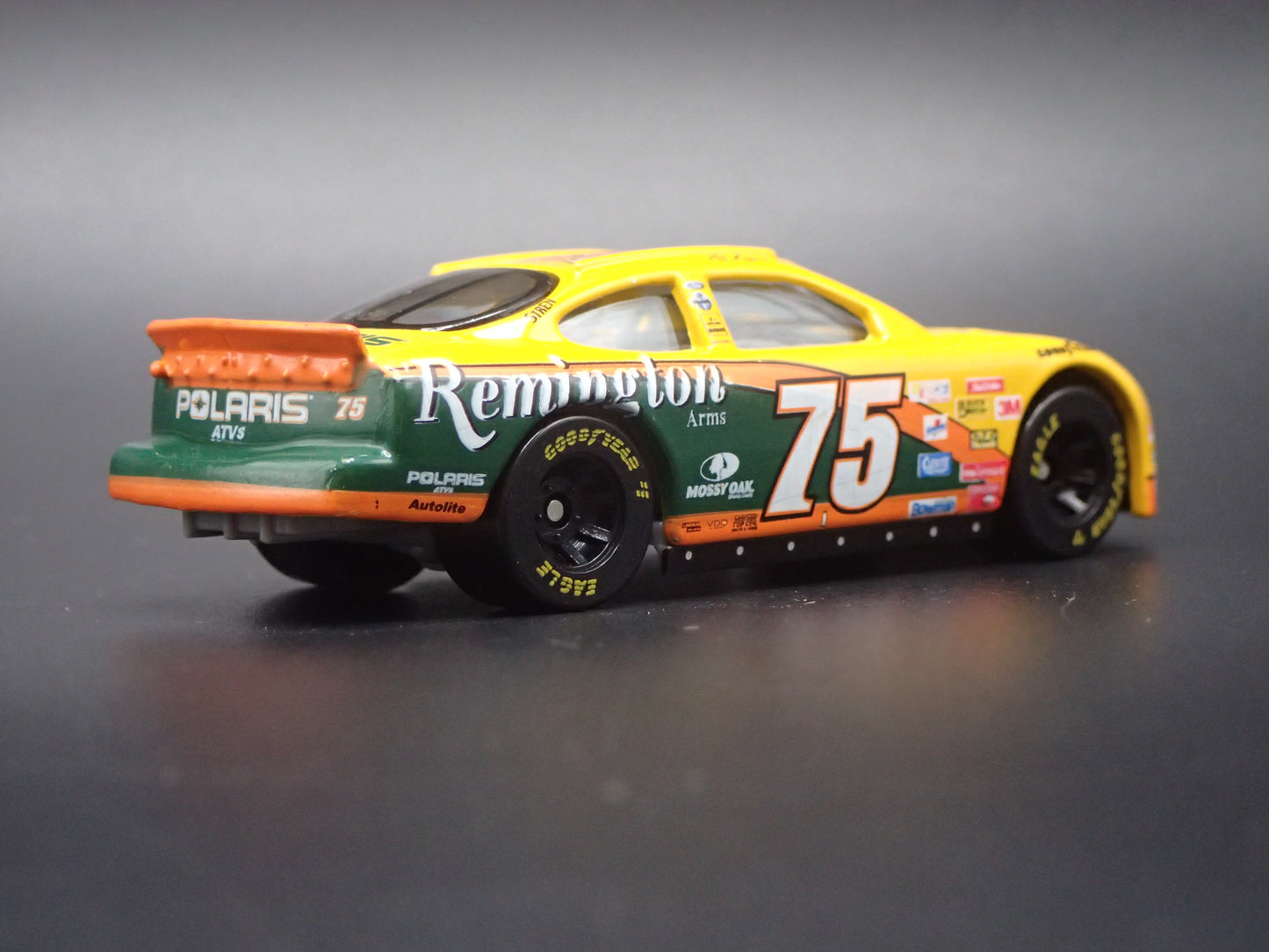 1999 99 FORD TAURUS 75 REMINGTON NASCAR 1/64 SCALE DIECAST MODEL CAR
