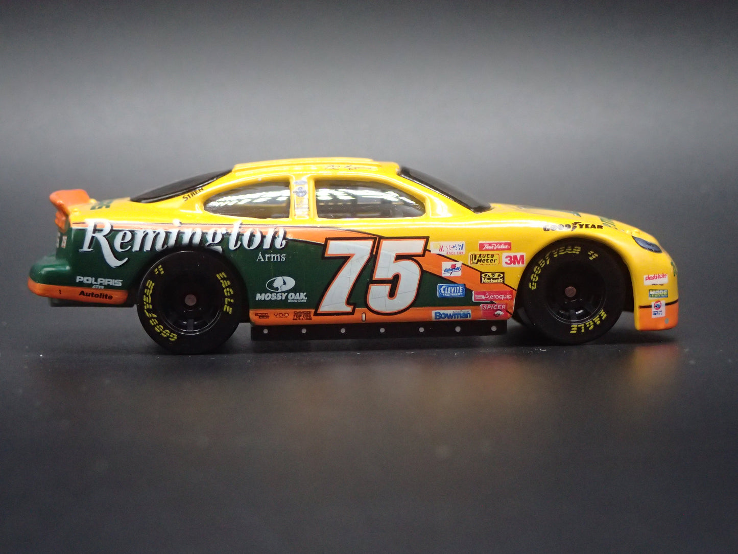 1999 99 FORD TAURUS 75 REMINGTON NASCAR 1/64 SCALE DIECAST MODEL CAR