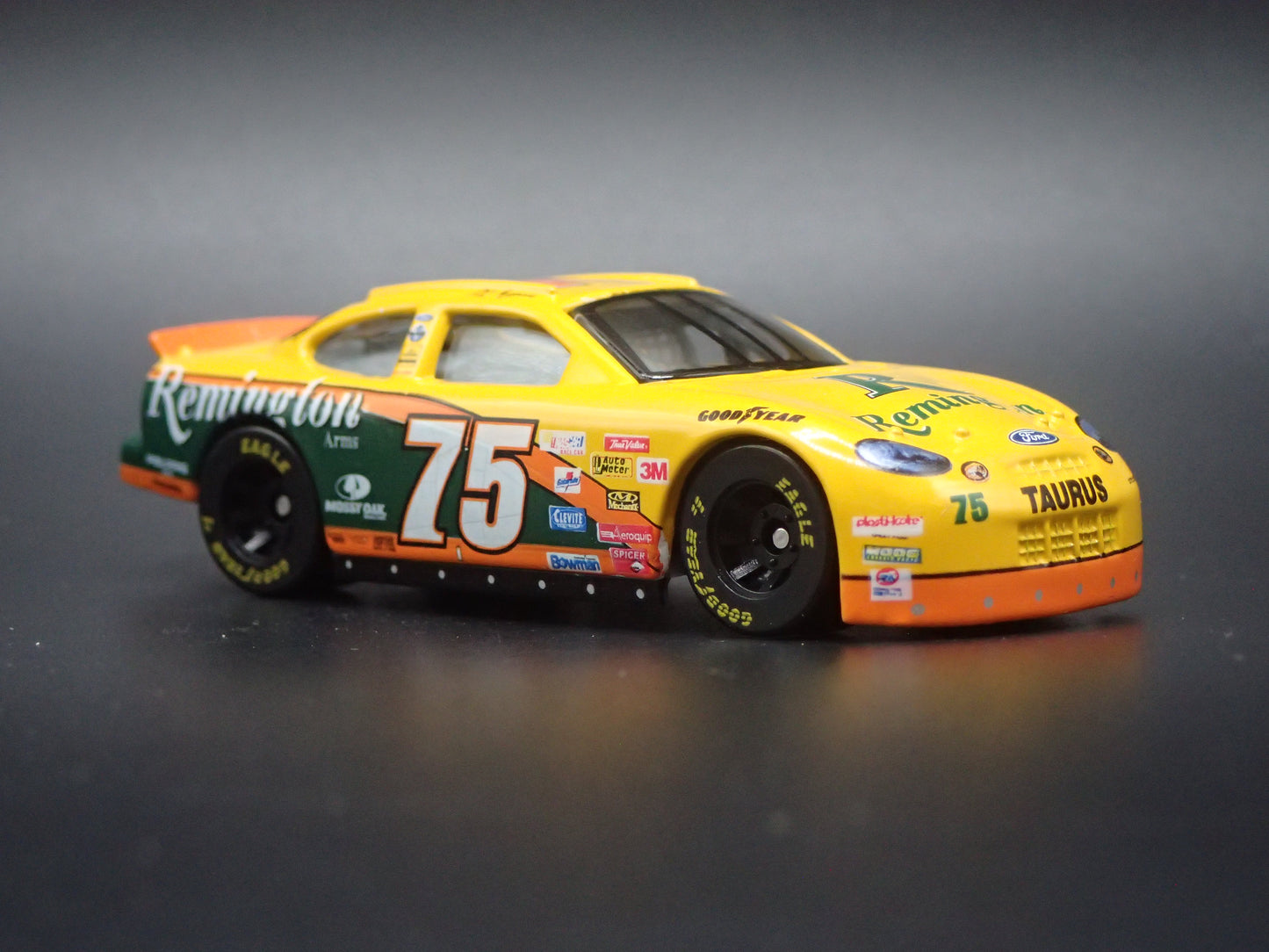 1999 99 FORD TAURUS 75 REMINGTON NASCAR 1/64 SCALE DIECAST MODEL CAR