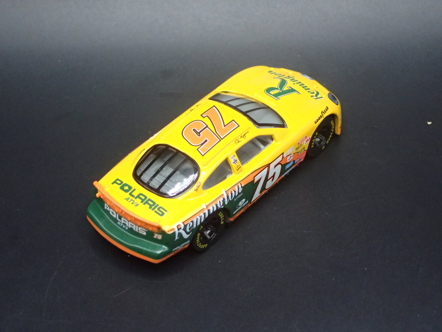 1999 99 FORD TAURUS 75 REMINGTON NASCAR 1/64 SCALE DIECAST MODEL CAR