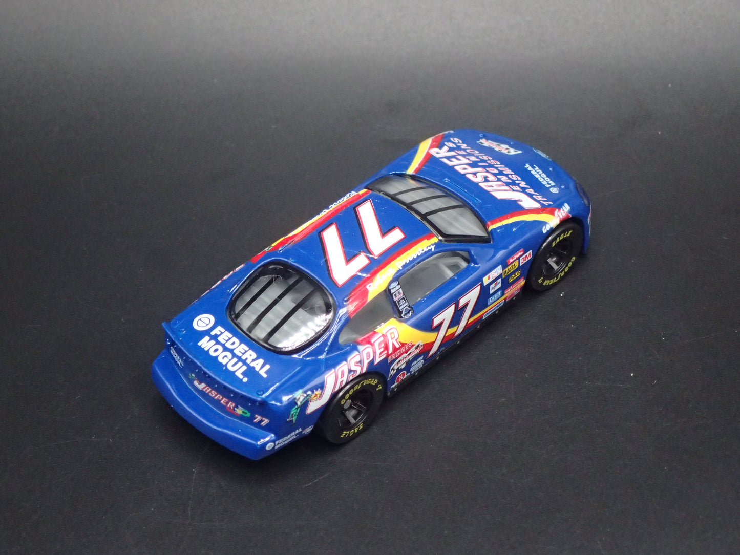 1999 99 FORD TAURUS 77 ROBERT PRESSLEY NASCAR 1/64 SCALE DIECAST MODEL CAR