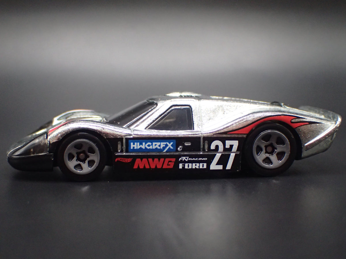 1967 67 FORD GT40 MK.IV SILVER 1:64 SCALE COLLECTIBLE DIORAMA DIECAST MODEL CAR