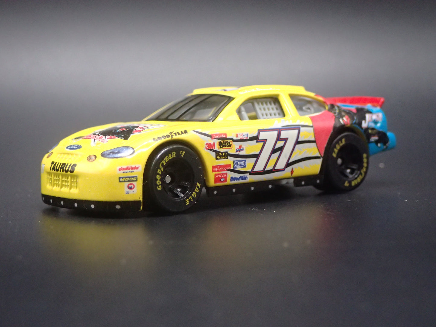 1999 99 FORD TAURUS 77 ROBERT PRESSLEY NASCAR 1/64 SCALE DIECAST MODEL CAR