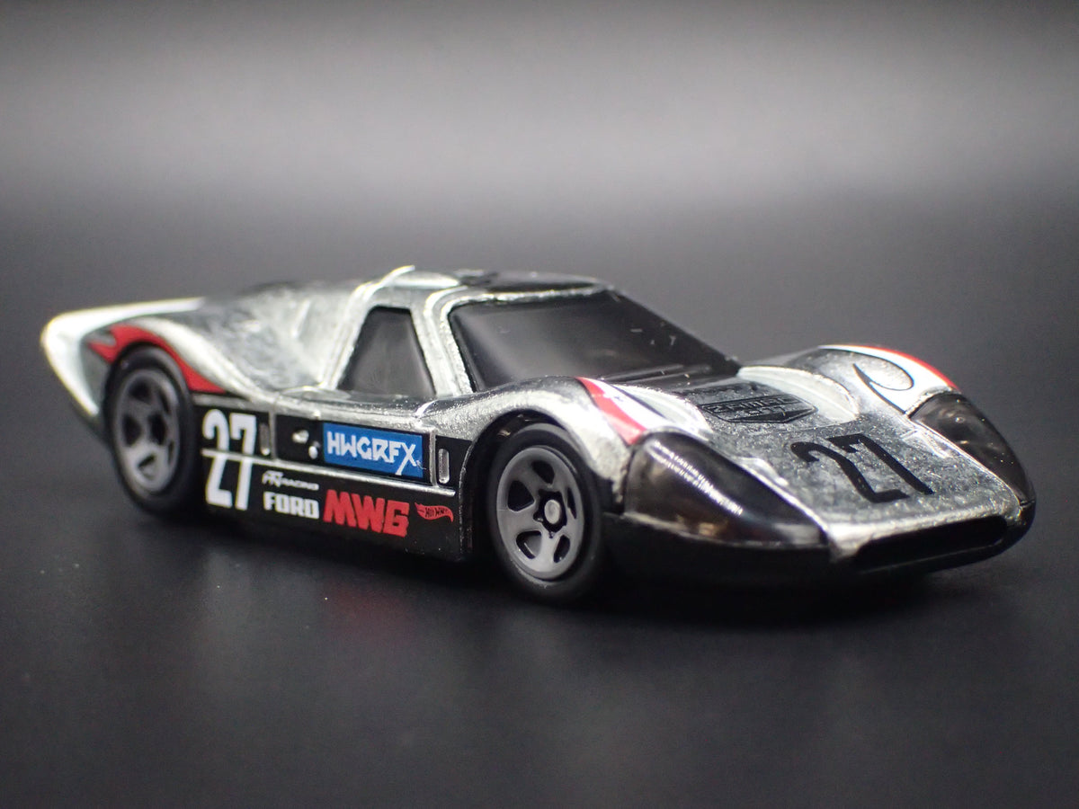 1967 67 FORD GT40 MK.IV SILVER 1:64 SCALE COLLECTIBLE DIORAMA DIECAST MODEL CAR