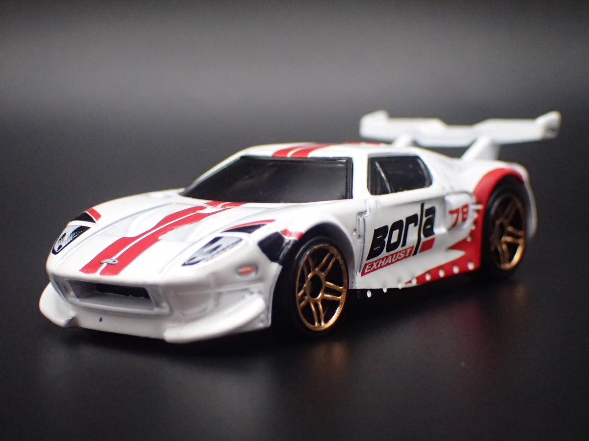 2005-2006 FORD GT LM BORLA 1:64 SCALE COLLECTIBLE DIORAMA DIECAST MODEL CAR