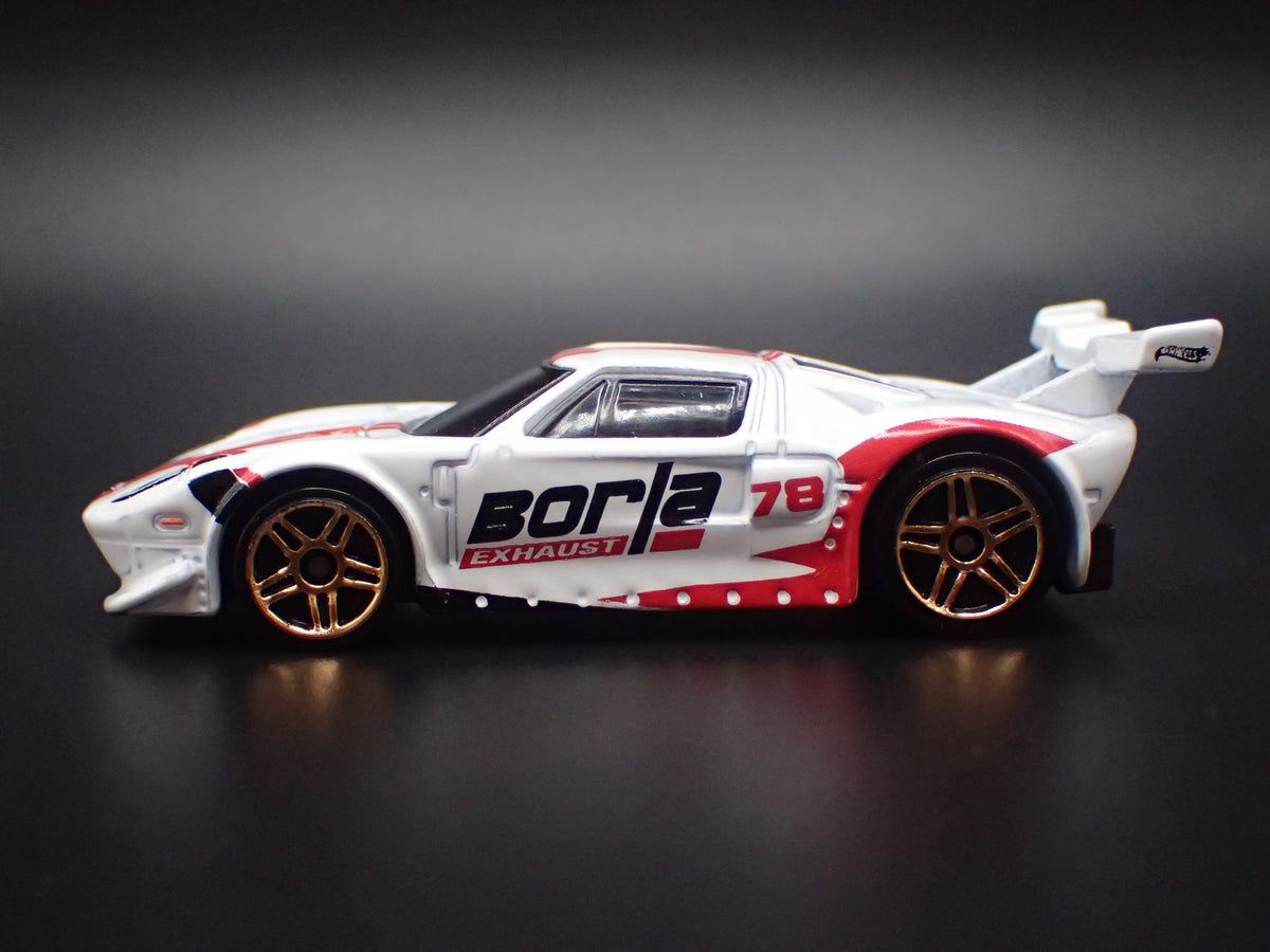 2005-2006 FORD GT LM BORLA 1:64 SCALE COLLECTIBLE DIORAMA DIECAST MODEL CAR