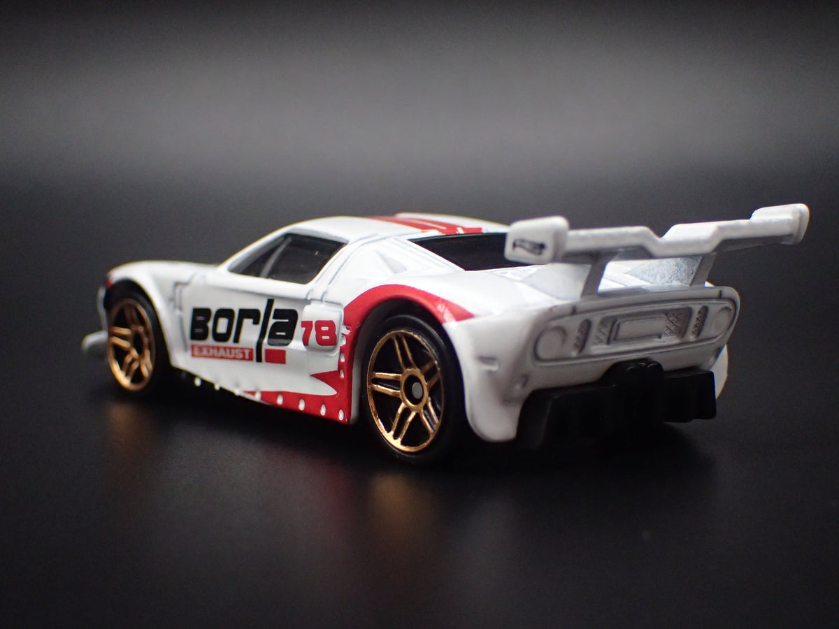 2005-2006 FORD GT LM BORLA 1:64 SCALE COLLECTIBLE DIORAMA DIECAST MODEL CAR