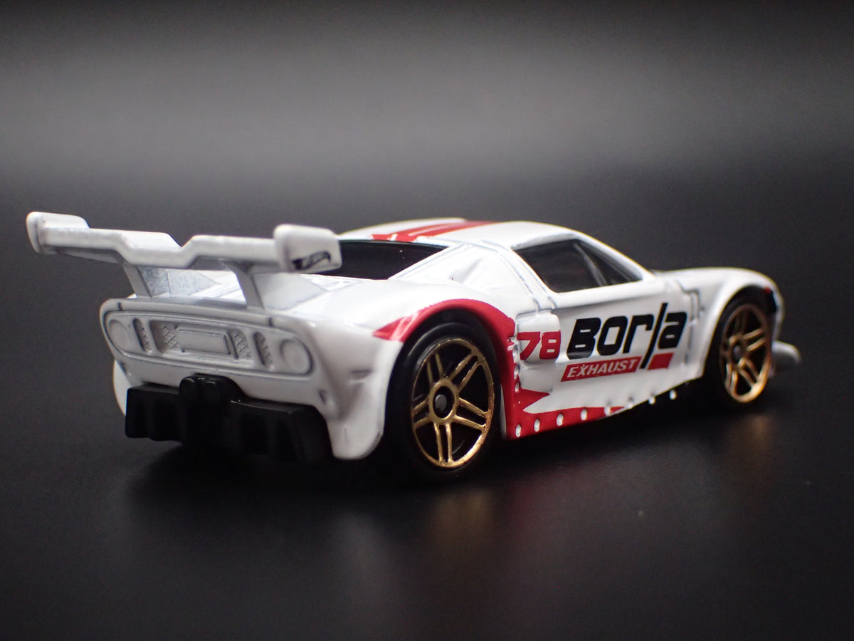 2005-2006 FORD GT LM BORLA 1:64 SCALE COLLECTIBLE DIORAMA DIECAST MODEL CAR