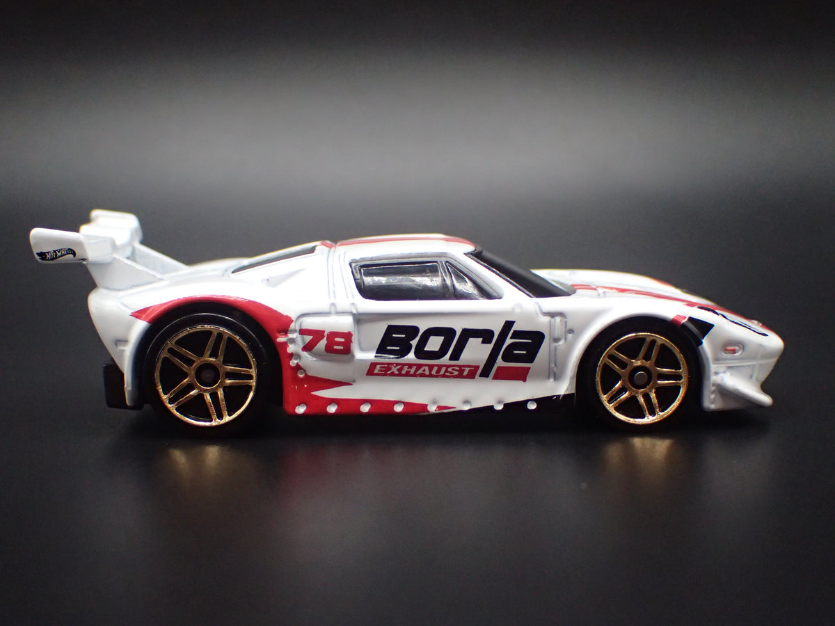2005-2006 FORD GT LM BORLA 1:64 SCALE COLLECTIBLE DIORAMA DIECAST MODEL CAR
