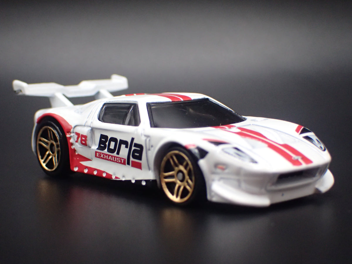 2005-2006 FORD GT LM BORLA 1:64 SCALE COLLECTIBLE DIORAMA DIECAST MODEL CAR