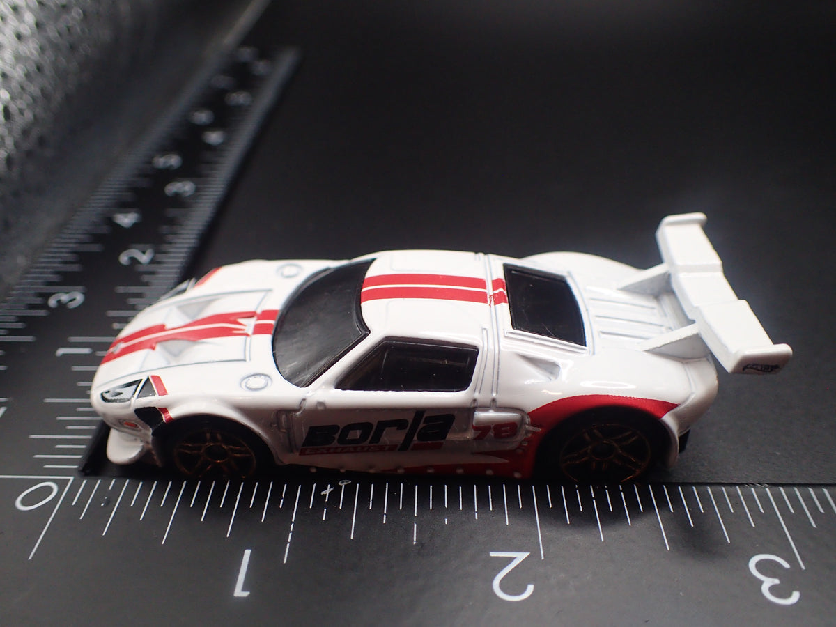 2005-2006 FORD GT LM BORLA 1:64 SCALE COLLECTIBLE DIORAMA DIECAST MODEL CAR