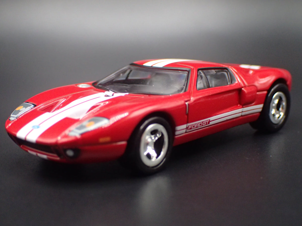 2005 2006 FORD GT RED 1:64 SCALE COLLECTIBLE DIORAMA DIECAST MODEL CAR