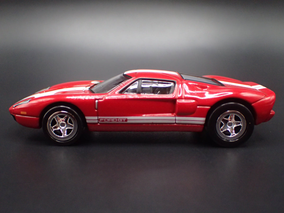 2005 2006 FORD GT RED 1:64 SCALE COLLECTIBLE DIORAMA DIECAST MODEL CAR