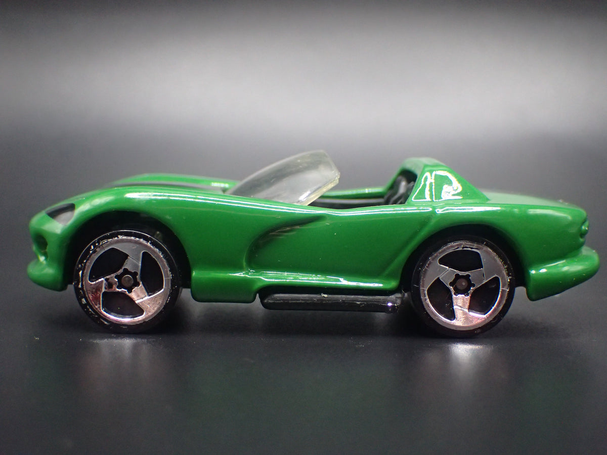 1992-1996 DODGE VIPER RT/10 GREEN 1/64 SCALE COLLECTIBLE DIECAST MODEL CAR