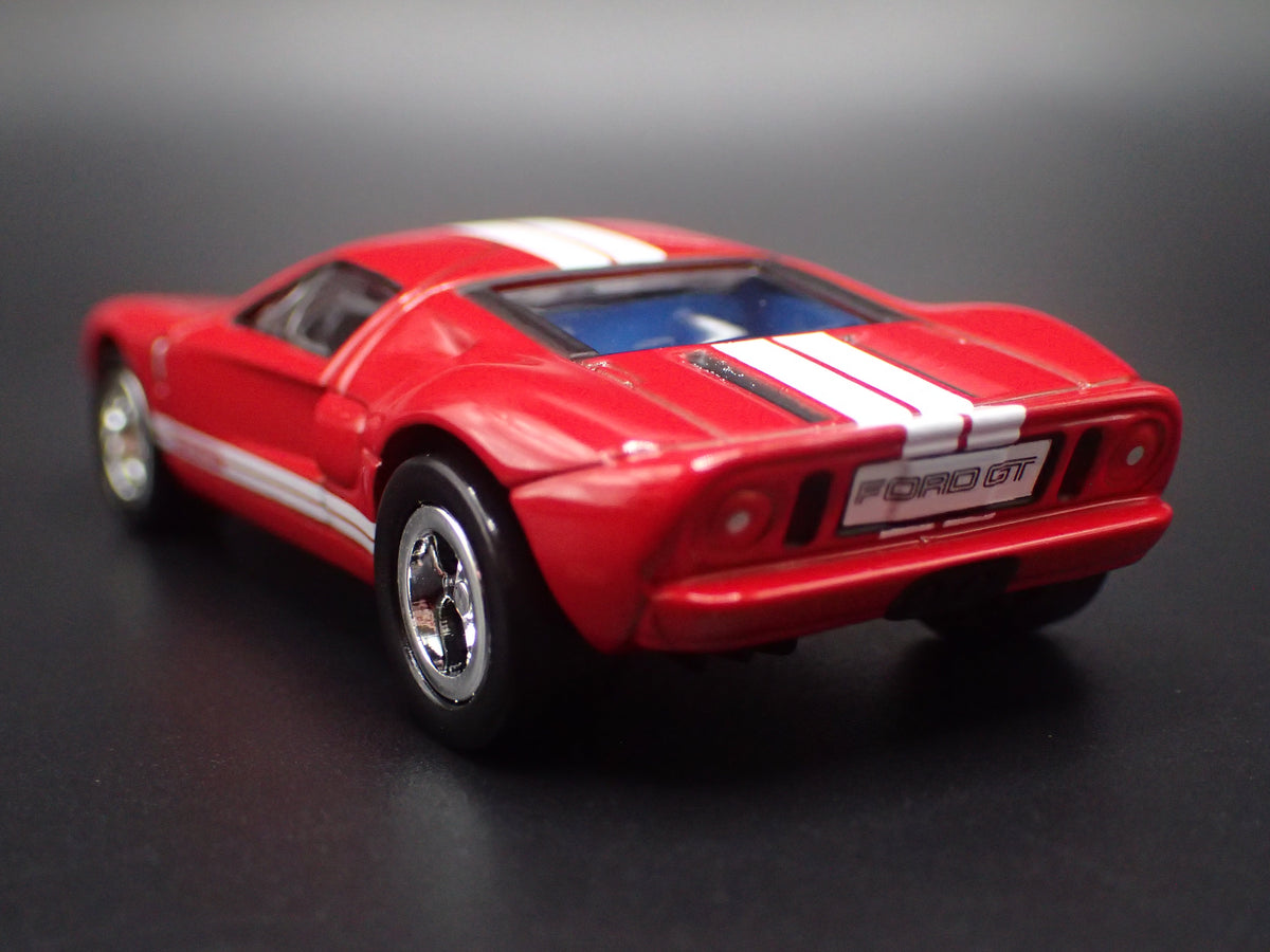 2005 2006 FORD GT RED 1:64 SCALE COLLECTIBLE DIORAMA DIECAST MODEL CAR