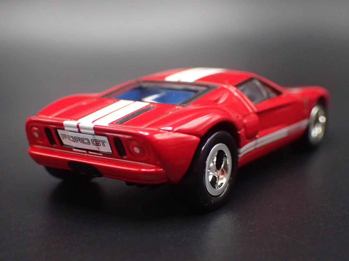 2005 2006 FORD GT RED 1:64 SCALE COLLECTIBLE DIORAMA DIECAST MODEL CAR