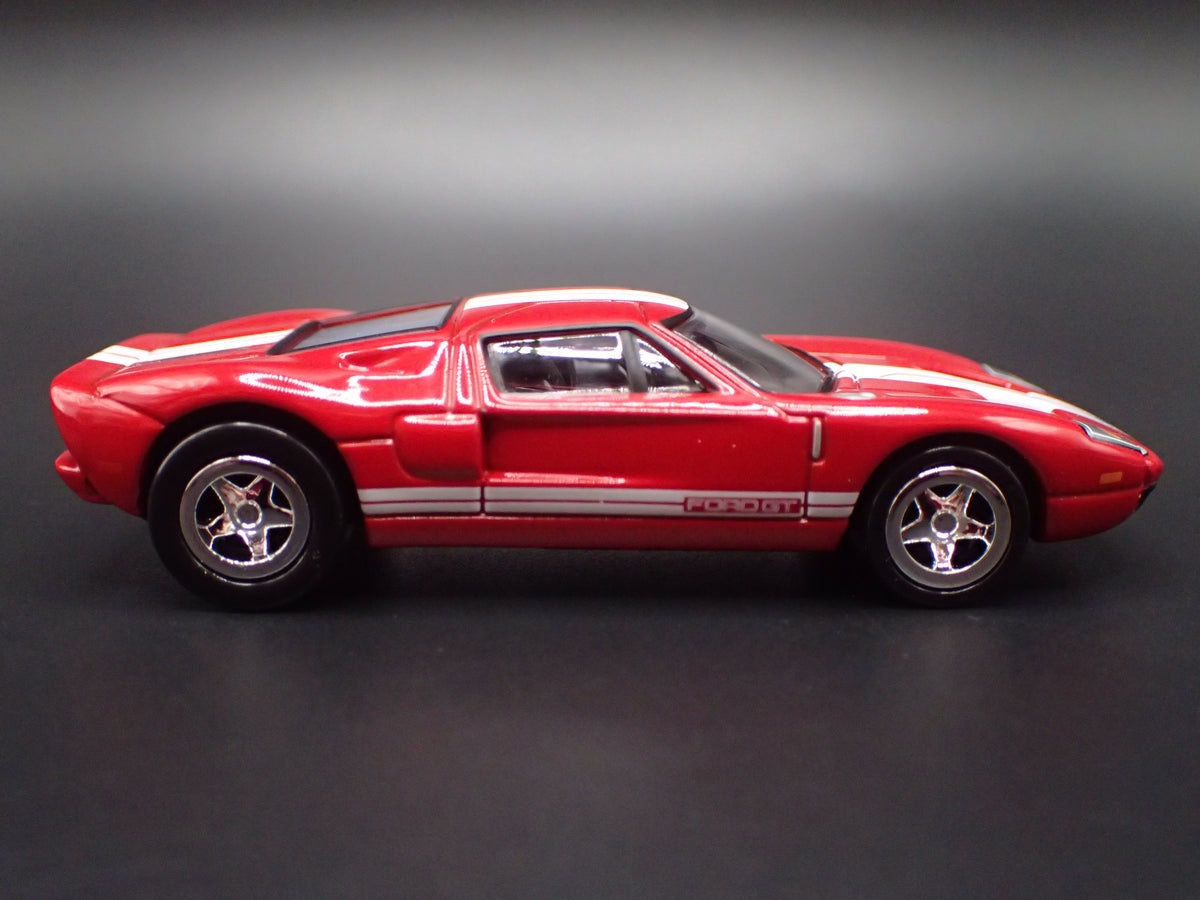 2005 2006 FORD GT RED 1:64 SCALE COLLECTIBLE DIORAMA DIECAST MODEL CAR