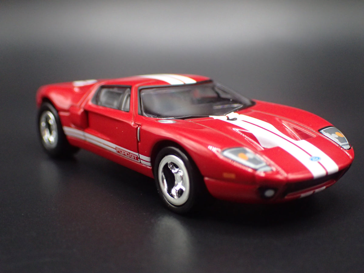 2005 2006 FORD GT RED 1:64 SCALE COLLECTIBLE DIORAMA DIECAST MODEL CAR